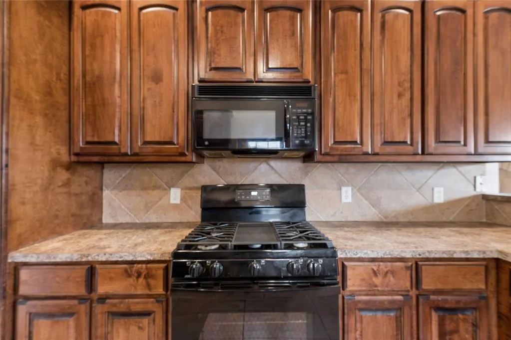 Photo 15 — 709 N White Tail Way, Mustang, OK 73064