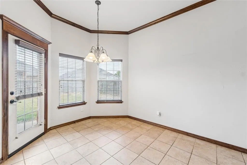 Photo 16 — 709 N White Tail Way, Mustang, OK 73064