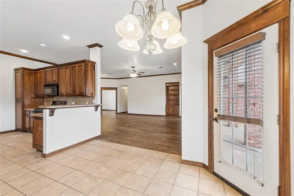 Photo 18 — 709 N White Tail Way, Mustang, OK 73064