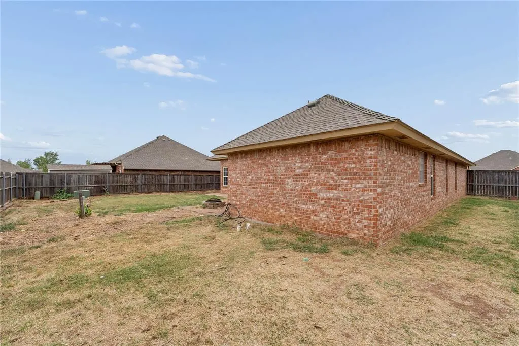 Photo 36 — 709 N White Tail Way, Mustang, OK 73064