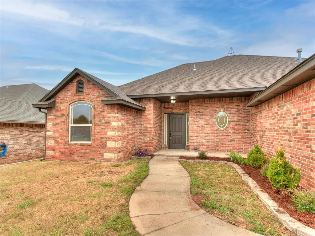 Photo 2 — 4709 Grand Avenue, Noble, OK 73068
