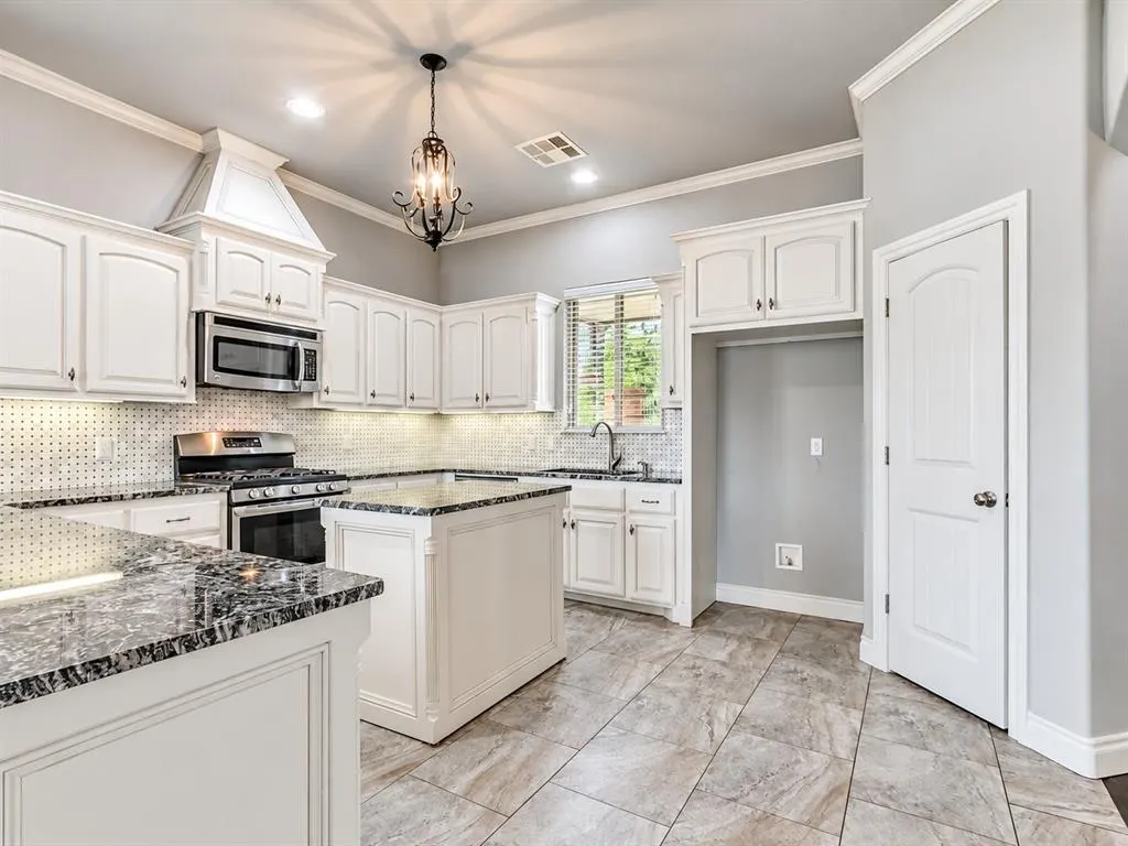 Photo 14 — 921 Siena Springs Drive, Norman, OK 73071