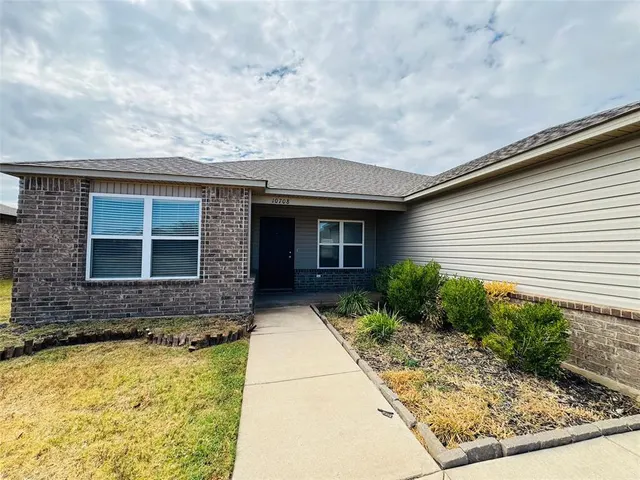 Photo 2 — 10708 SW 23rd Terrace, Yukon, OK 73099