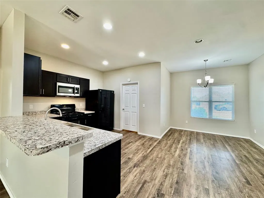 Photo 13 — 10708 SW 23rd Terrace, Yukon, OK 73099
