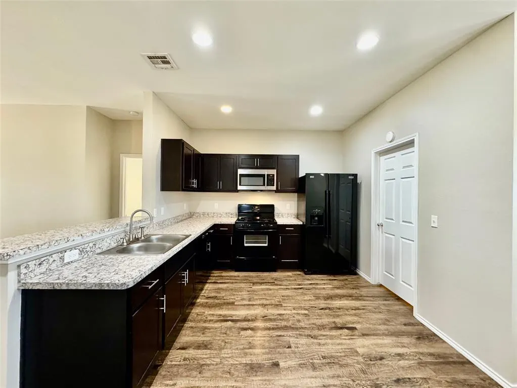 Photo 14 — 10708 SW 23rd Terrace, Yukon, OK 73099