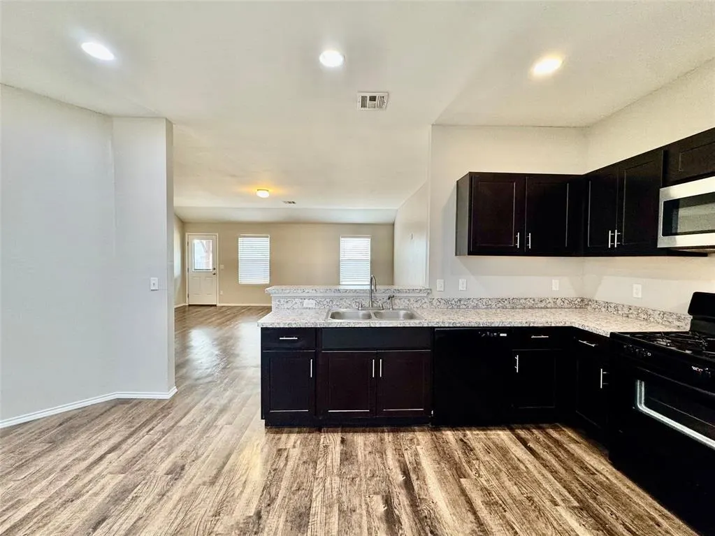 Photo 17 — 10708 SW 23rd Terrace, Yukon, OK 73099