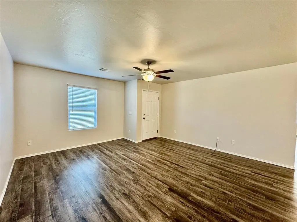 Photo 4 — 10612 SW 22nd Street, Yukon, OK 73099