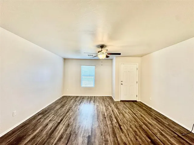 Photo 5 — 10612 SW 22nd Street, Yukon, OK 73099