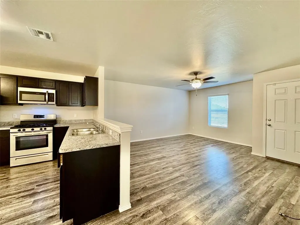 Photo 12 — 10612 SW 22nd Street, Yukon, OK 73099
