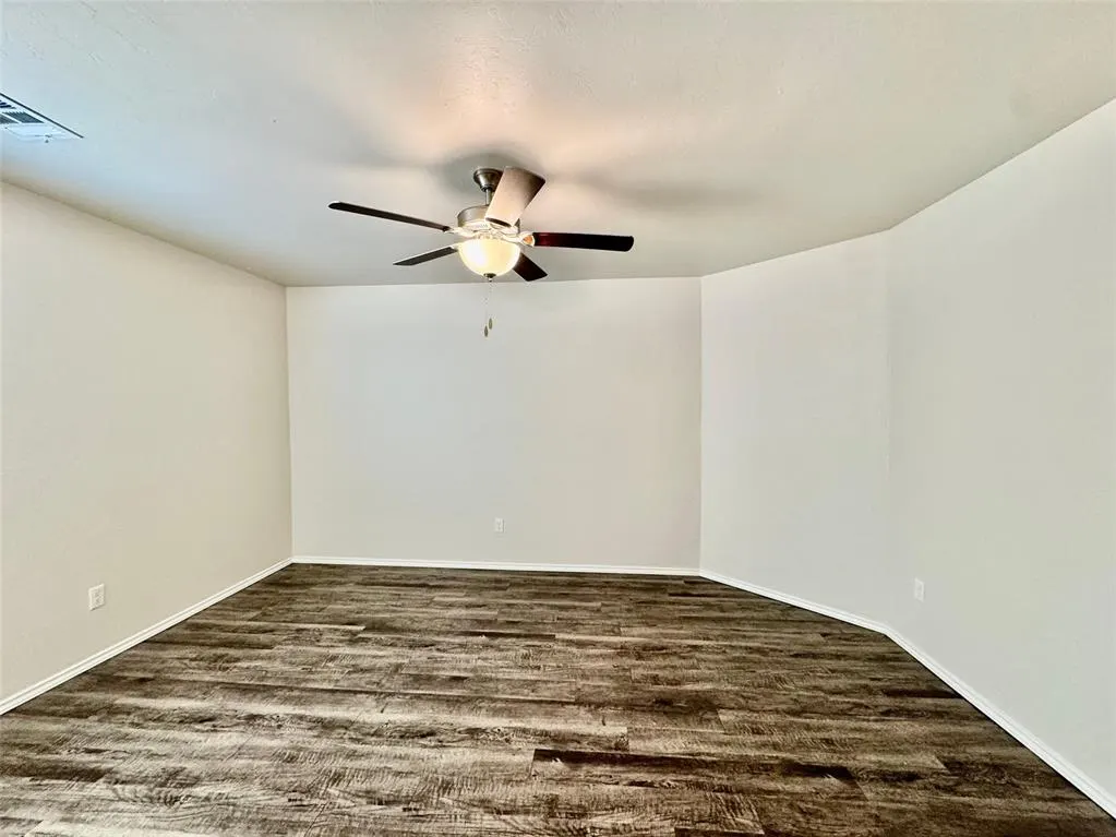 Photo 23 — 10612 SW 22nd Street, Yukon, OK 73099