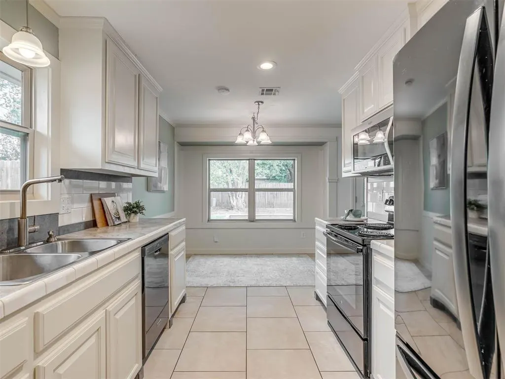 Photo 9 — 12317 Newgate Drive, Yukon, OK 73099