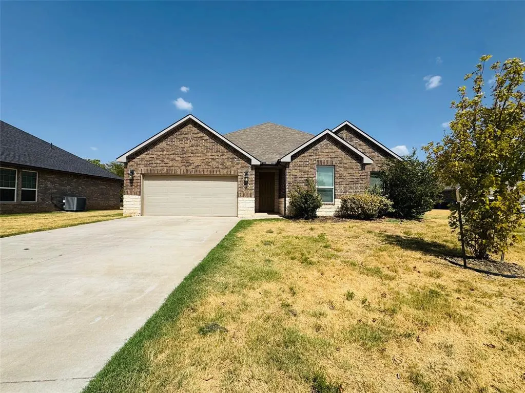Front exterior — 10901 SW 19th Street, Yukon, OK 73099