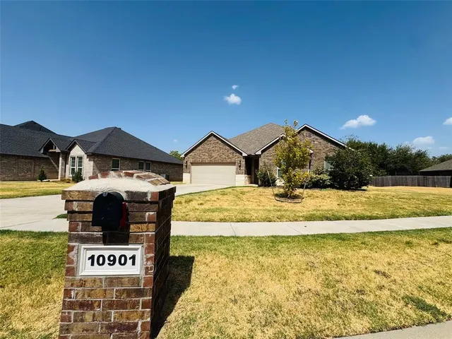 Photo 2 — 10901 SW 19th Street, Yukon, OK 73099