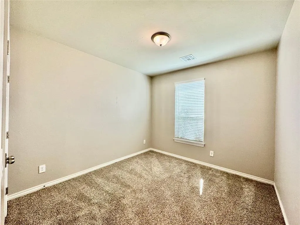 Photo 31 — 10901 SW 19th Street, Yukon, OK 73099