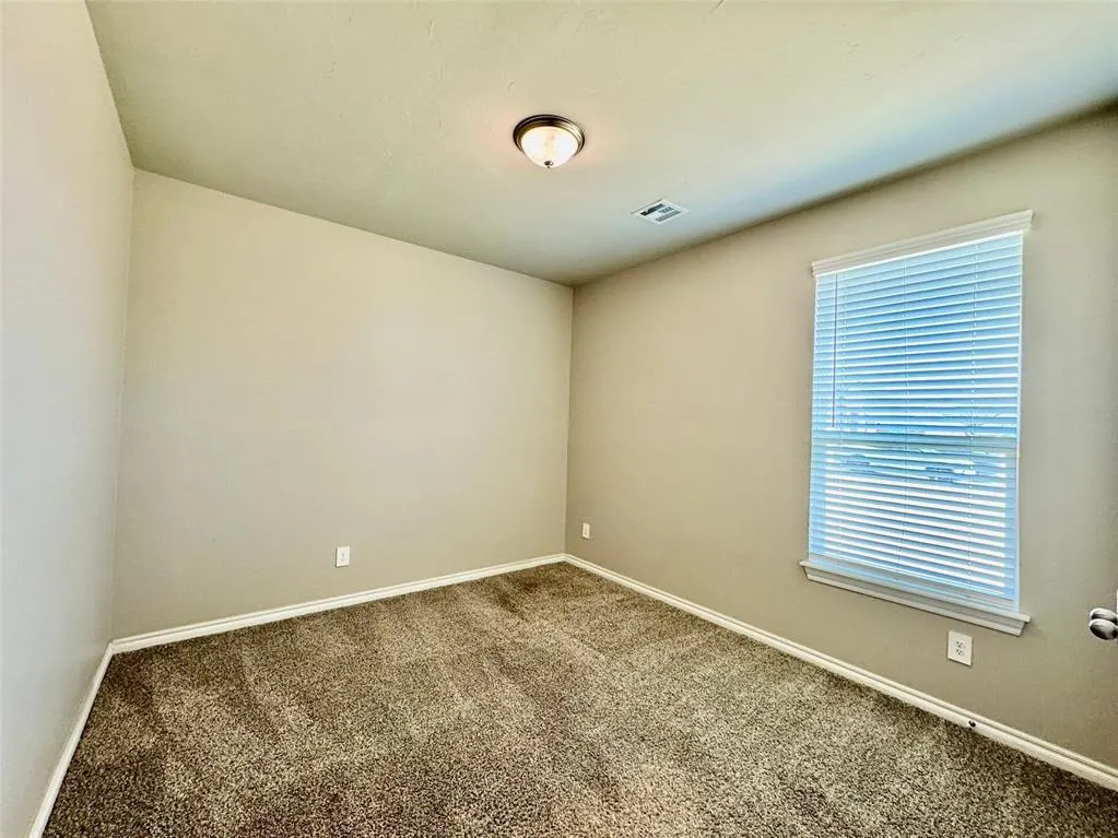 Photo 33 — 10901 SW 19th Street, Yukon, OK 73099