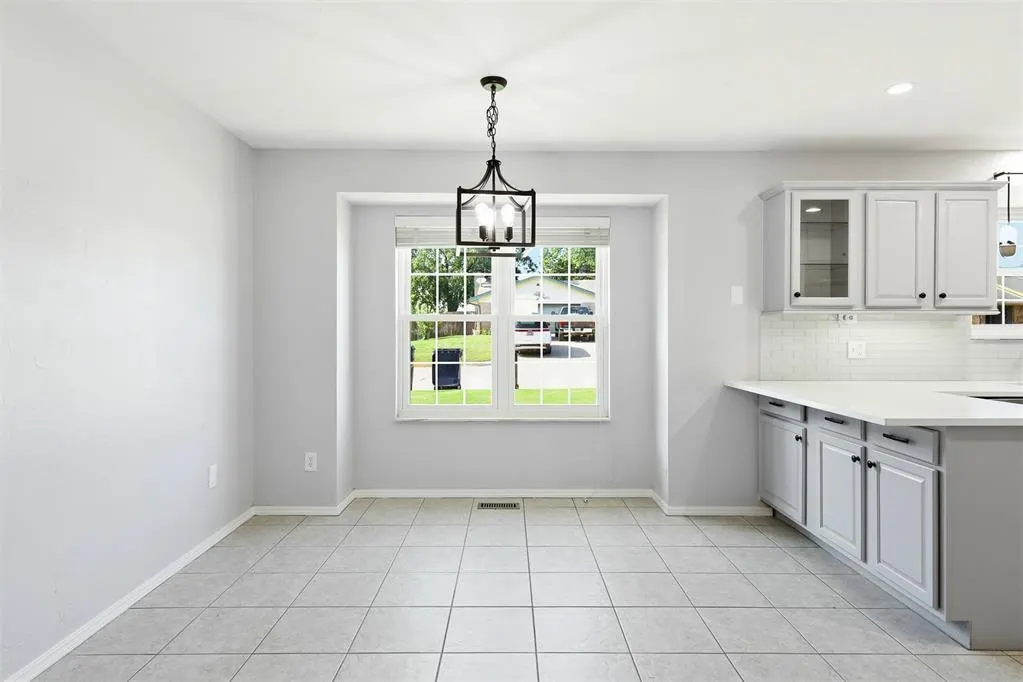 Photo 10 — 11817 W Edgemont Circle, Oklahoma City, OK 73162