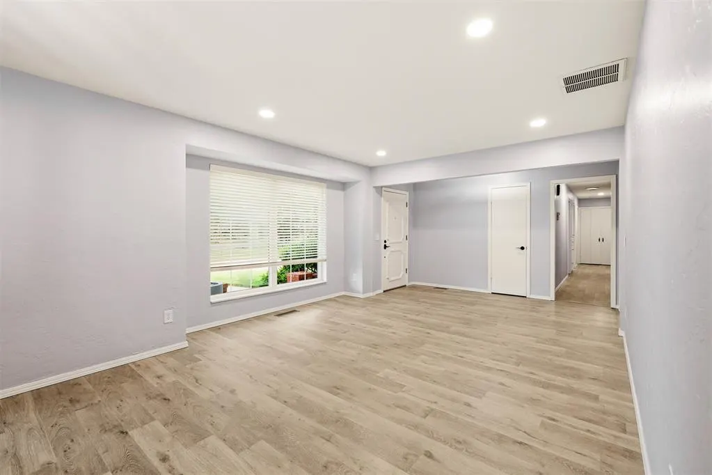 Photo 12 — 11817 W Edgemont Circle, Oklahoma City, OK 73162