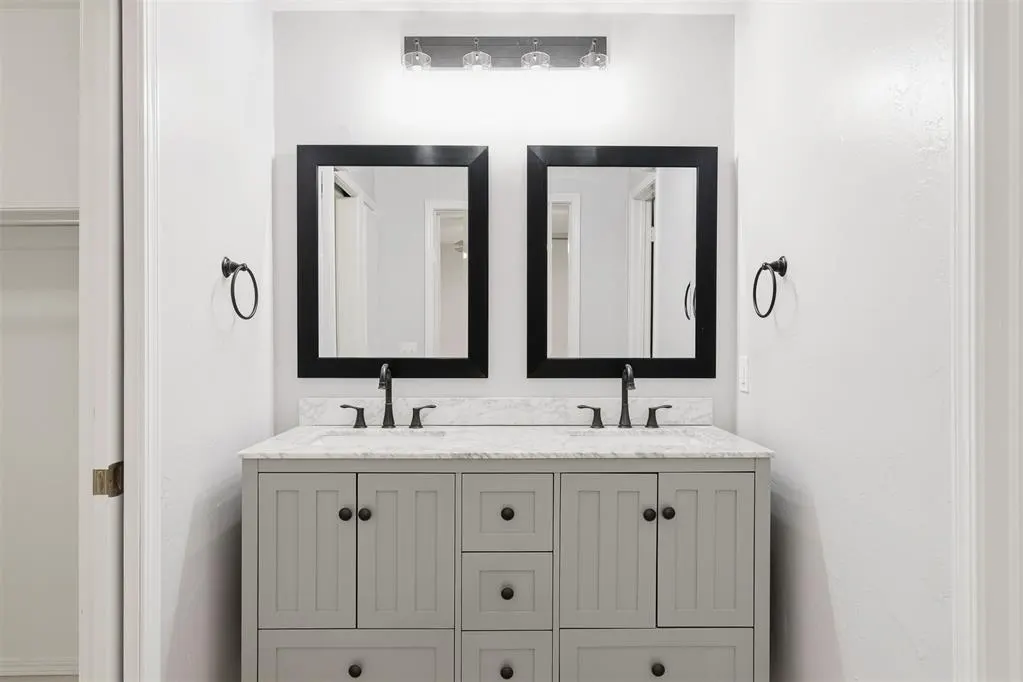 Photo 17 — 11817 W Edgemont Circle, Oklahoma City, OK 73162