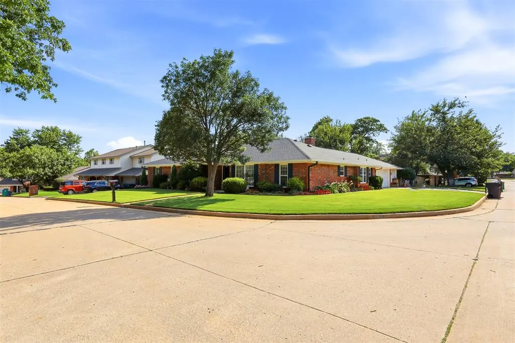 Photo 39 — 11817 W Edgemont Circle, Oklahoma City, OK 73162