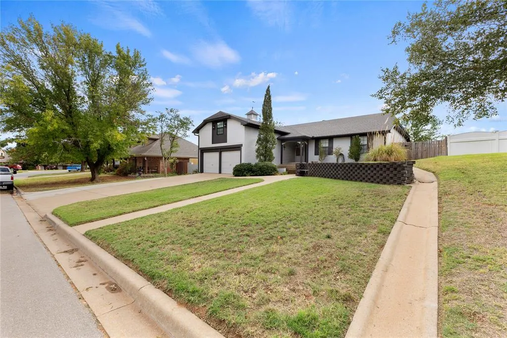 Photo 3 — 1809 N Lark Street, Weatherford, OK 73096