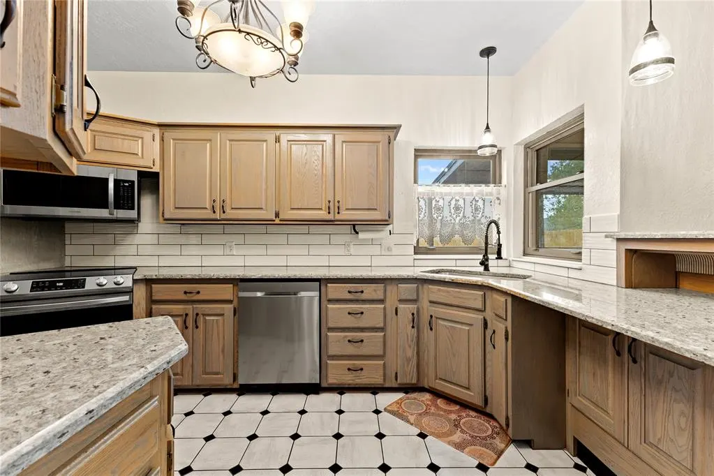 Photo 13 — 1809 N Lark Street, Weatherford, OK 73096