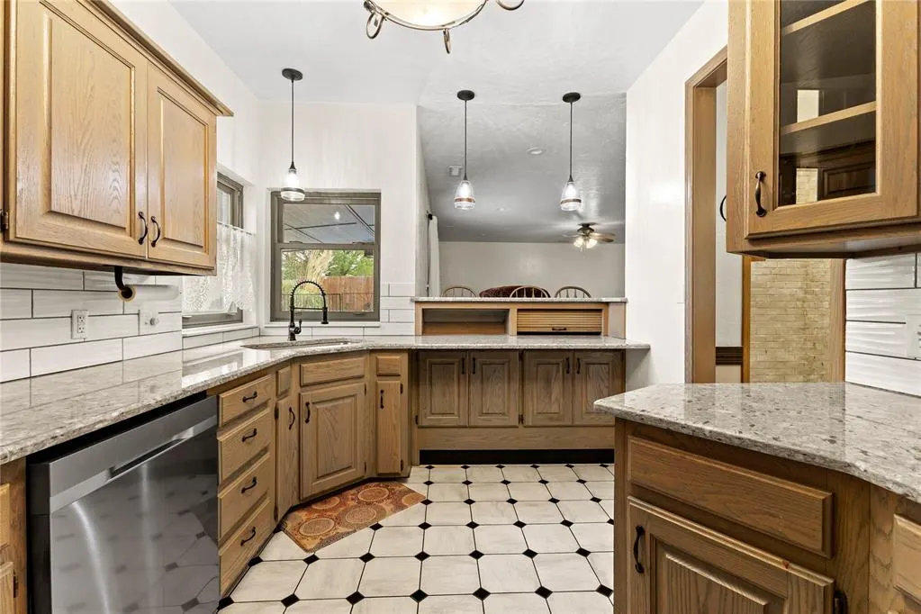 Photo 14 — 1809 N Lark Street, Weatherford, OK 73096