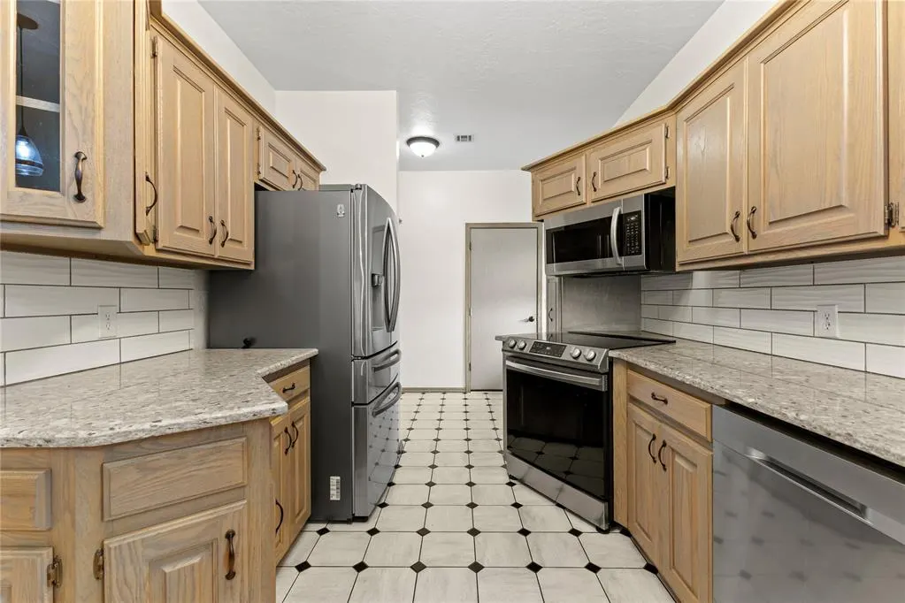 Photo 15 — 1809 N Lark Street, Weatherford, OK 73096