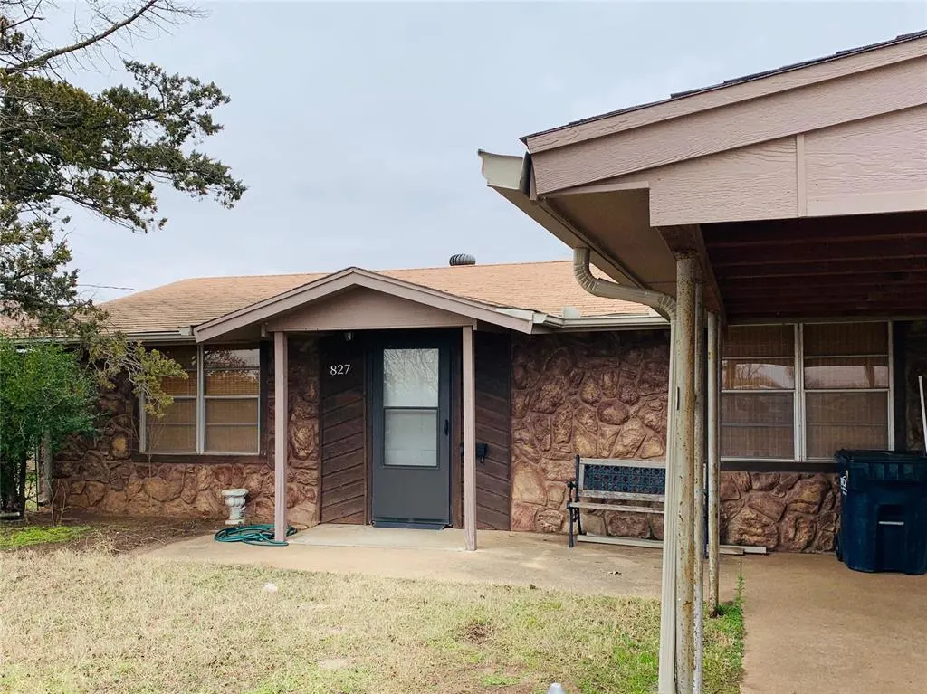 Front exterior — 827 W Brule Street, Purcell, OK 73080