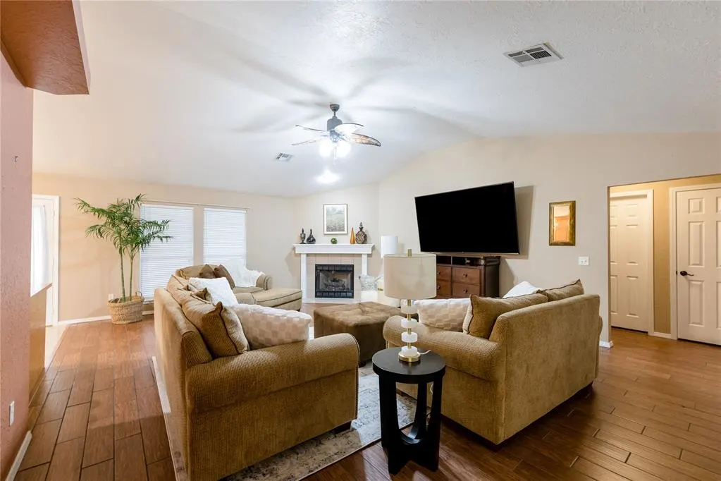 Photo 3 — 141 Calhoon Street, Elk City, OK 73644
