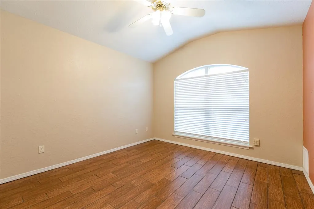 Photo 13 — 141 Calhoon Street, Elk City, OK 73644