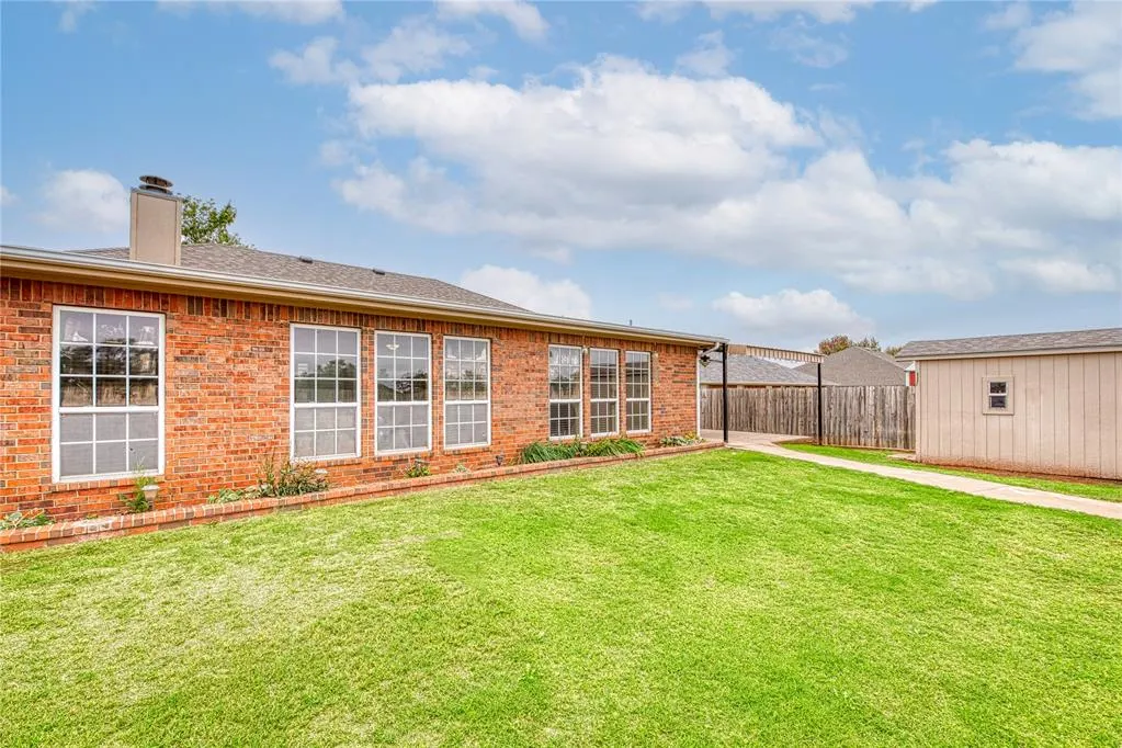 Photo 16 — 141 Calhoon Street, Elk City, OK 73644