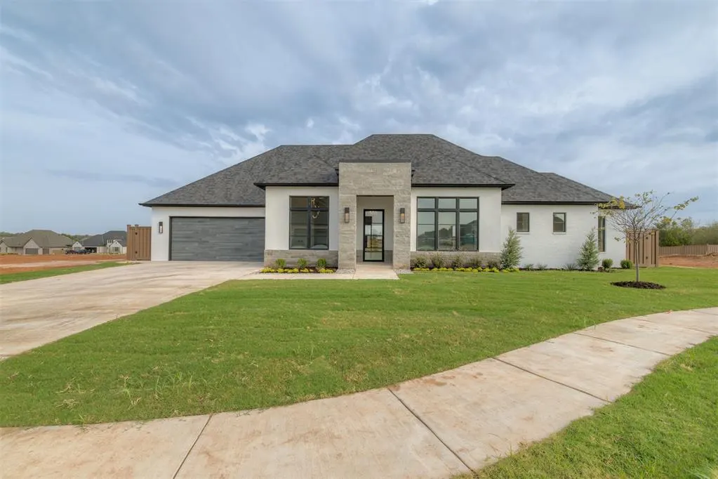 Front exterior — 3009 Libby Lane, Edmond, OK 73012