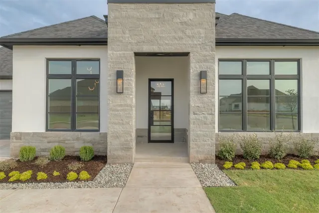Photo 2 — 3009 Libby Lane, Edmond, OK 73012