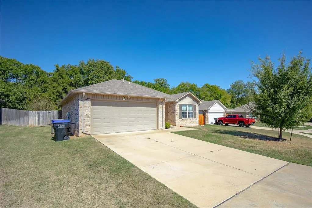 Photo 2 — 817 Twin Lakes Drive, Noble, OK 73068