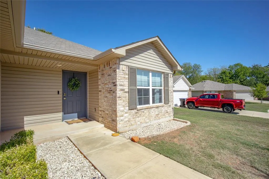 Photo 3 — 817 Twin Lakes Drive, Noble, OK 73068