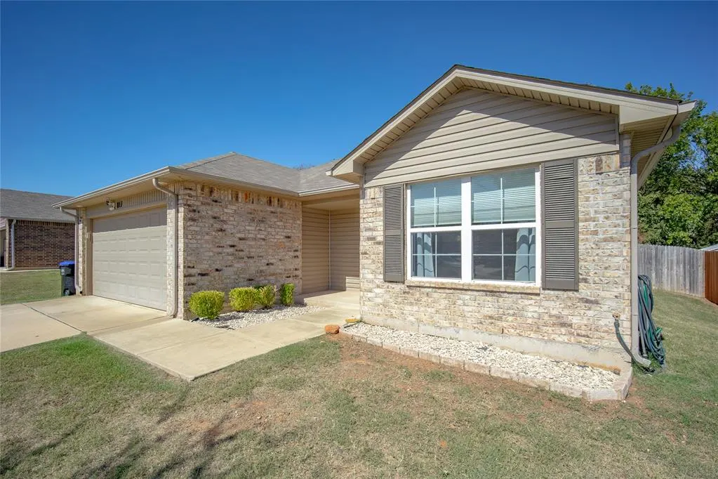 Photo 4 — 817 Twin Lakes Drive, Noble, OK 73068