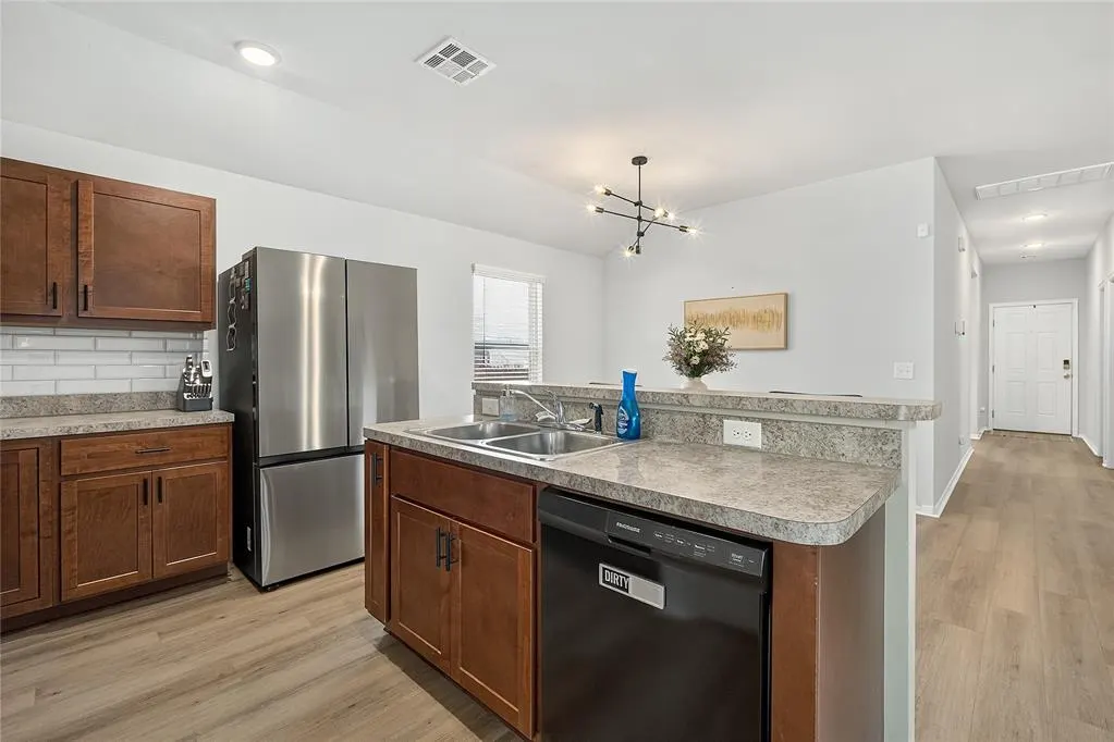 Photo 11 — 817 Twin Lakes Drive, Noble, OK 73068