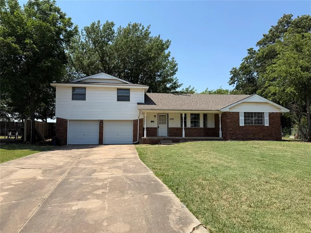 Front exterior — 2008 Lyndon Circle, The Village, OK 73120