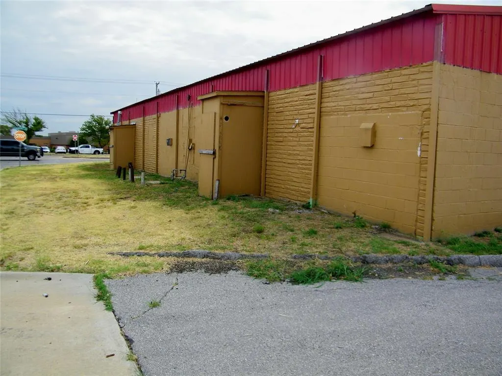 Photo 18 — 1201 SW Sheridan Avenue, Lawton, OK 73505