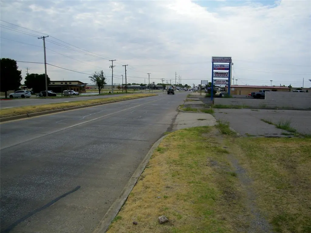 Photo 21 — 1201 SW Sheridan Avenue, Lawton, OK 73505