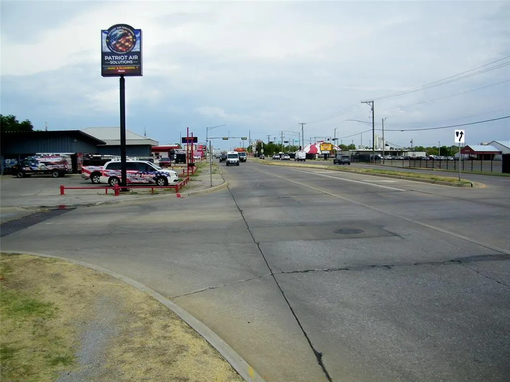 Photo 22 — 1201 SW Sheridan Avenue, Lawton, OK 73505