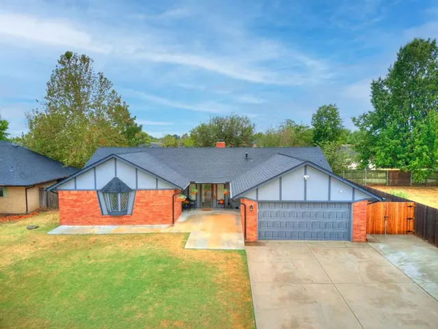 Photo 2 — 404 Ember Glow, Moore, OK 73160