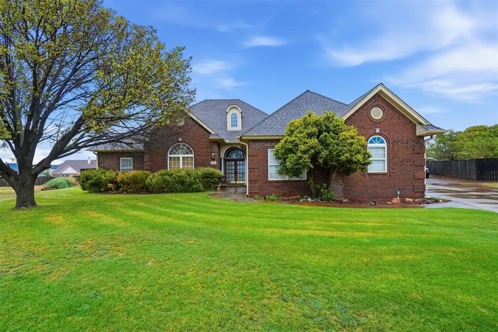 Photo 3 — 4 N Covey Street, Sayre, OK 73662