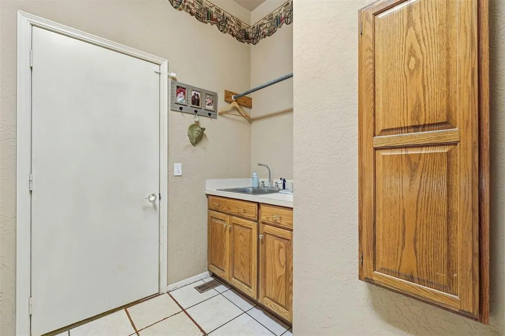 Photo 30 — 4 N Covey Street, Sayre, OK 73662