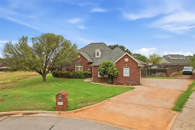 Front exterior — 4 N Covey Street, Sayre, OK 73662