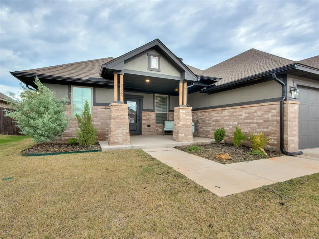 Front exterior — 2424 Creekview Trail, Moore, OK 73160