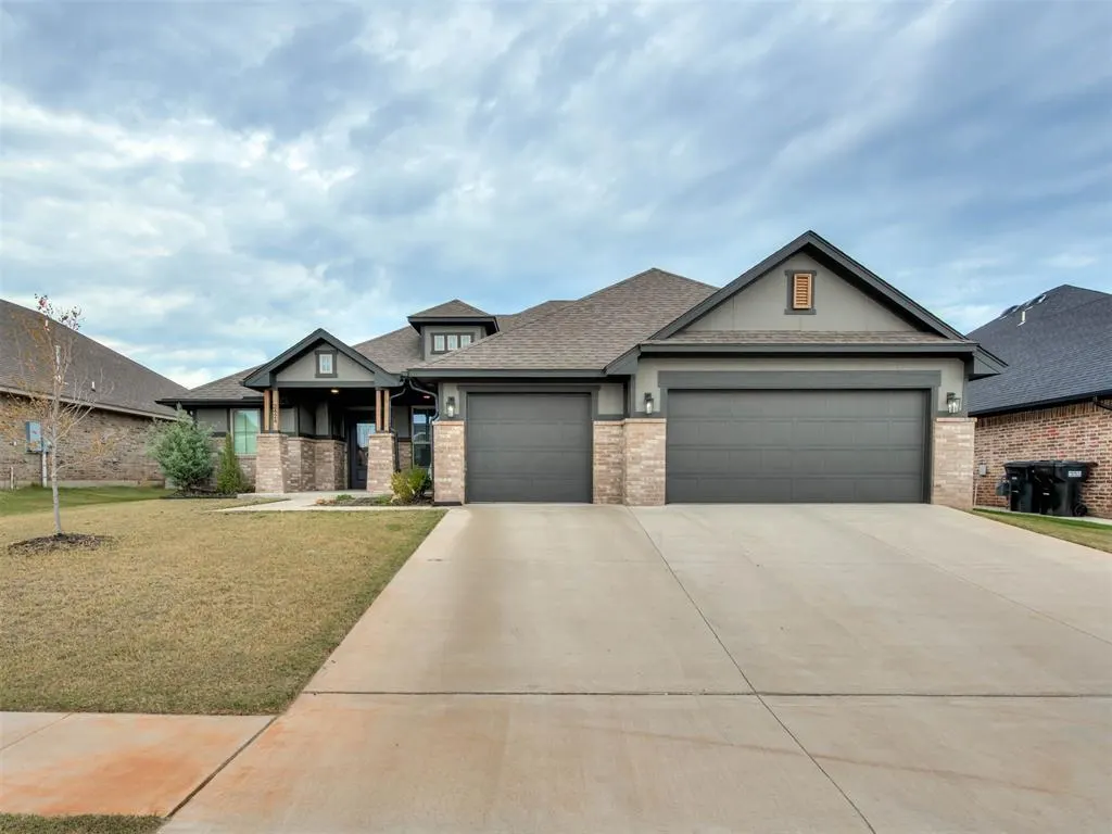 Photo 2 — 2424 Creekview Trail, Moore, OK 73160