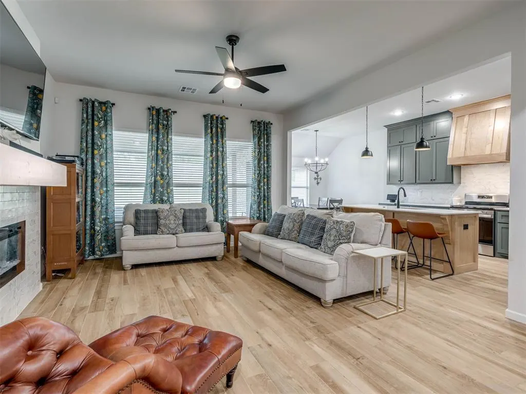 Photo 5 — 2424 Creekview Trail, Moore, OK 73160