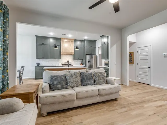 Photo 7 — 2424 Creekview Trail, Moore, OK 73160