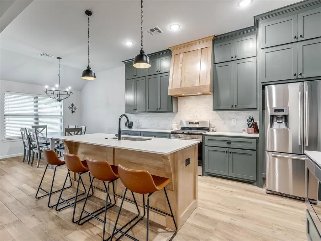 Photo 8 — 2424 Creekview Trail, Moore, OK 73160